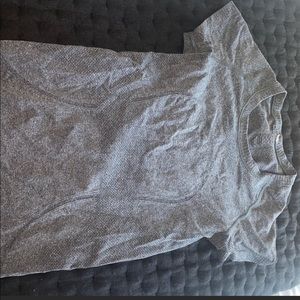 Lululemon swiftly tech shirt size 2